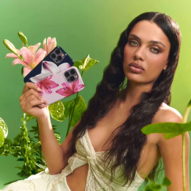 Burga Fragile Beauty - Apple iPhone 17 Pro Max Tough MagSafe Suojakuori - 4140663