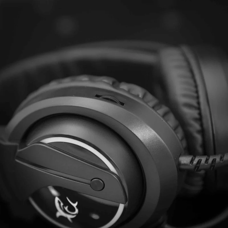 White Shark WOLF On-Ear Pelikuulokkeet Musta - 7326739