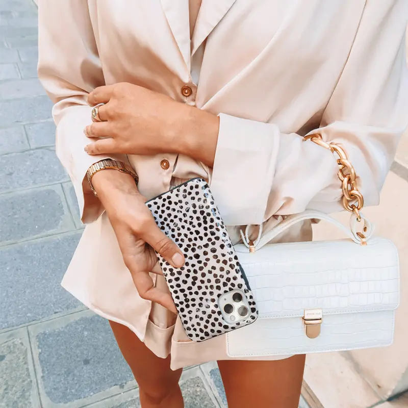 Burga Almond Latte - Apple iPhone 15 Pro Tough MagSafe Suojakuori - 2834125