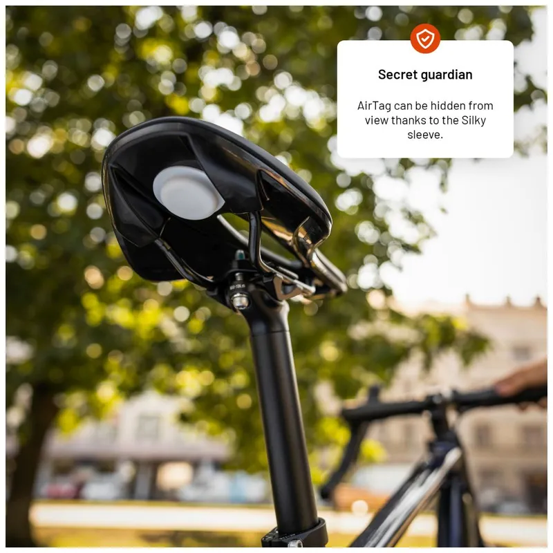 FIXED Silikoninen tarrakotelo Apple AirTag Musta - 8017549