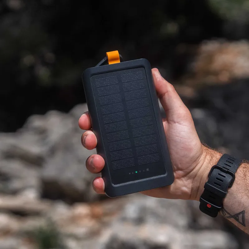 Xtorm Aurinkokenno varavirtalähde 10.000mAh/20W Taskulamppu Musta - 9510355