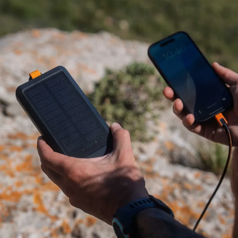Xtorm Aurinkokenno varavirtalähde 10.000mAh/20W Taskulamppu Musta - 9510355